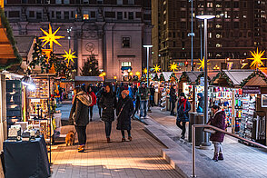 Christmas_Village_Philadelphia_2022_Night_time_lights